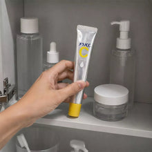 Load image into Gallery viewer, Melano CC Vitamin C Brightening Essence 20ml
